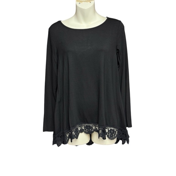JWD NWT size small  Black Lace Hem Women's Top - Picture 1 of 9